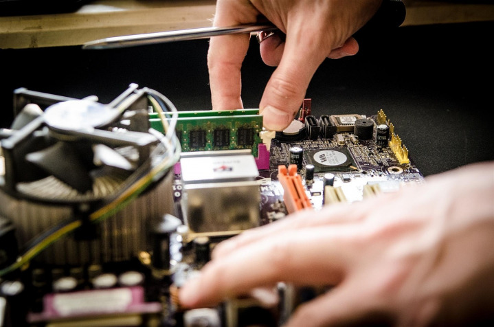 laptop repair service